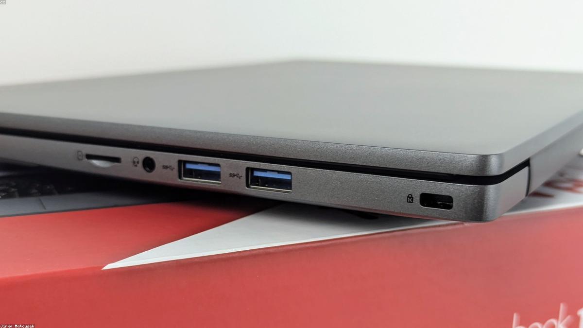 Laptop töltési problémák: hogyan diagnosztizáljuk a töltőcsatlakozó és akkumulátor hibáit?
