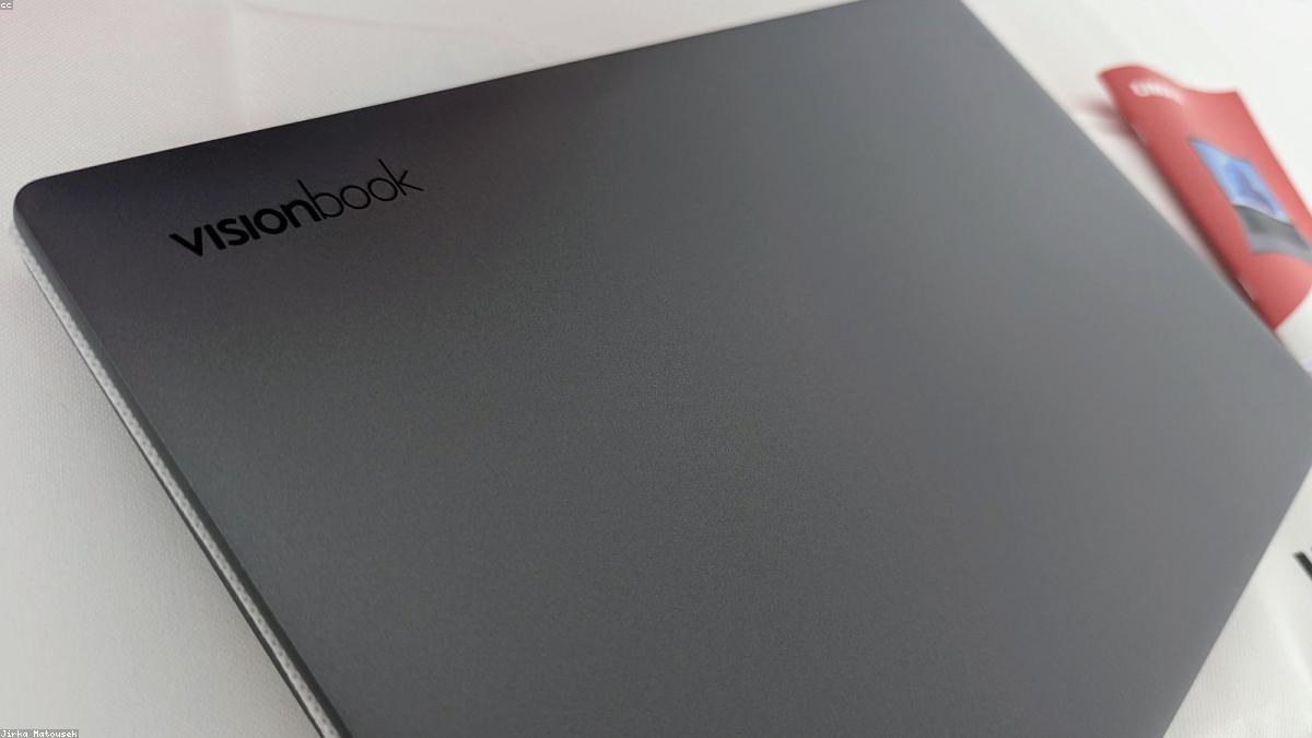 Laptop zsanér javítás – mikor menthető még a burkolat?