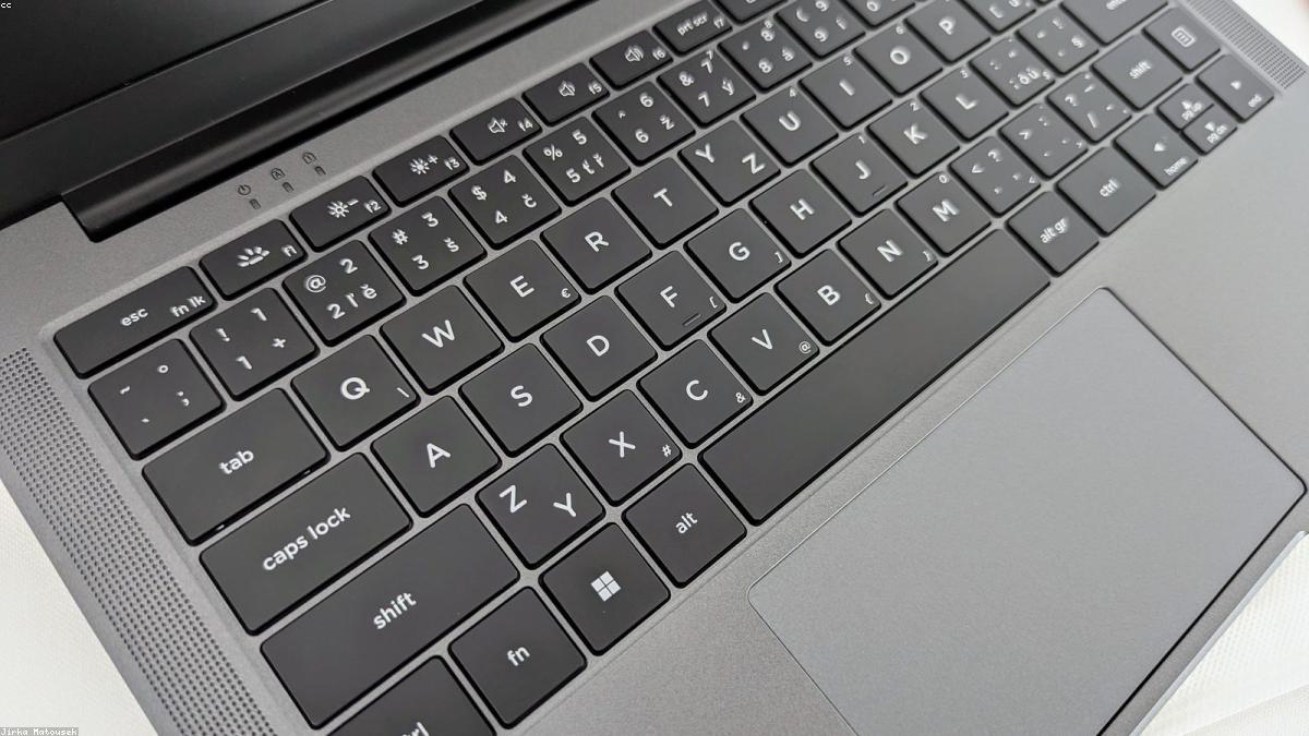 Laptop hűtőrendszer tisztítása házilag lépésről lépésre – mikor elég és mikor ke...