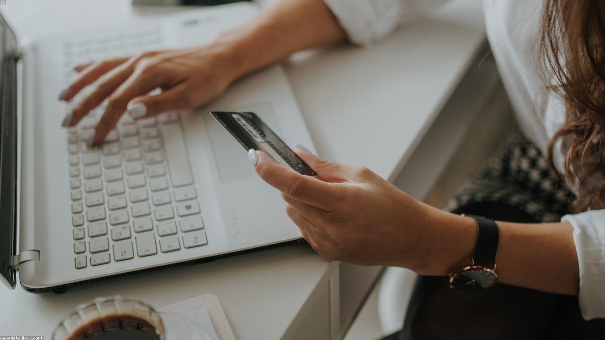 Laptop kijelző csere – mikor javítható és mikor kell cserélni?