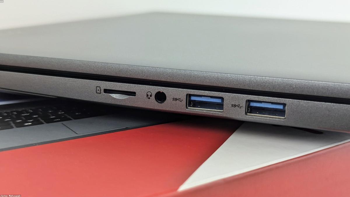 Laptop billentyűzet gombok beragadása – hogyan tisztítsuk és javítsuk otthon?